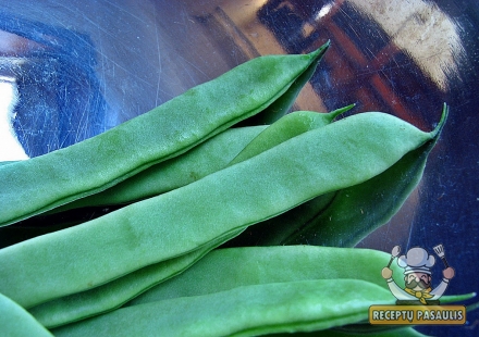 Žaliosios šparaginės pupelės su grietinėle