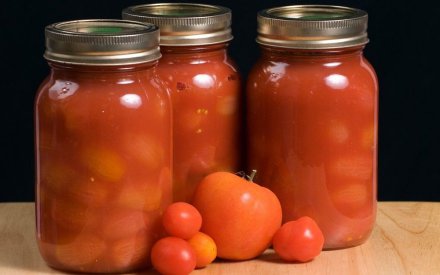 Paprasta ir greita: pomidorai savo sultyse