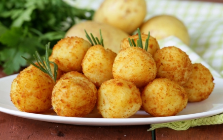 Bulvių kroketai su varške ir sūriu