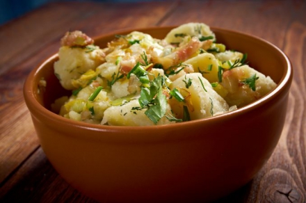 Tradicinės vokiškos bulvių salotos