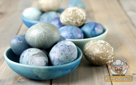 Kiaušinius dažome natūraliai - 12 marginimo receptų