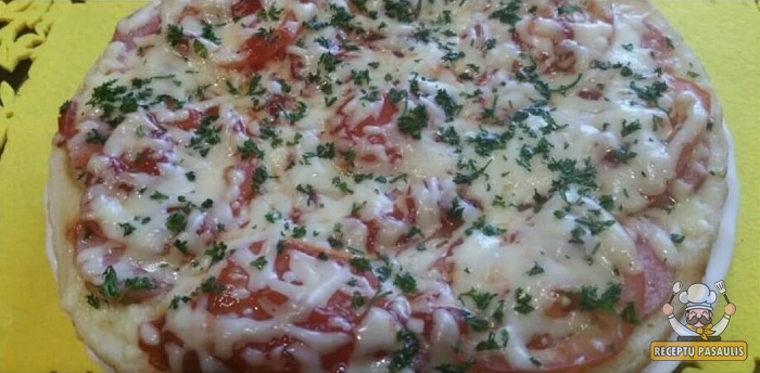 Naminė pica keptuvėje