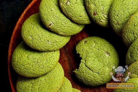 Lengvai padaromi žali sausainiai su matcha milteliais