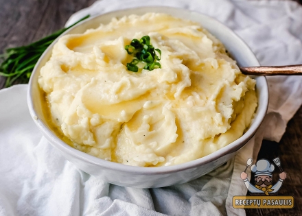 Bulvių košė su parmezano sūriu, grietinėle ir sviestu