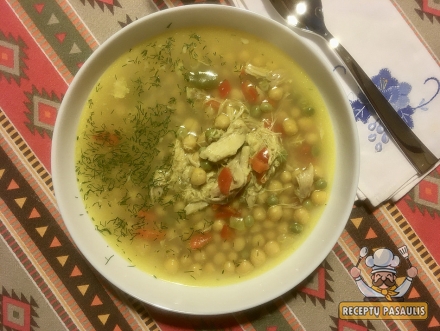 Avinžirnių sriuba su vištiena