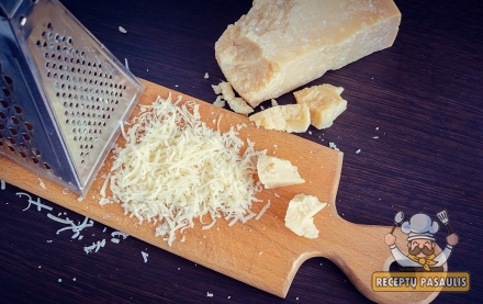 Parmezano sūris arba kaip iš riešutų paruošti parmezano sūrį?
