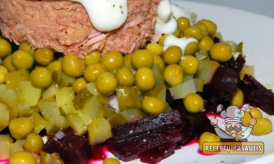 Tuno salotos su burokėliais, žirneliais, marinuotais agurkais