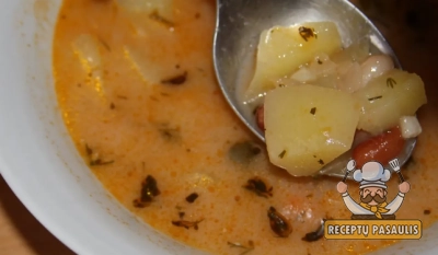 Pupelių sriuba su, morkomis, bulvėmis ir frikadelėmis