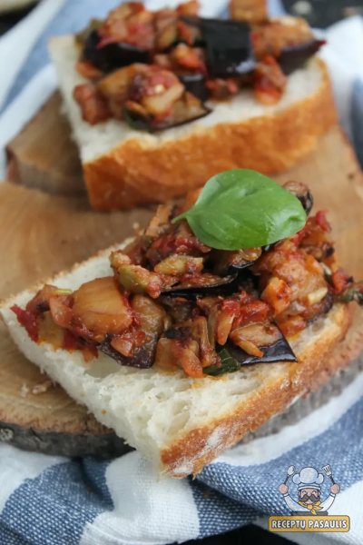 Caponata - baklažanų troškinys su alyvuogėmis ir pomidorais savo sultyse