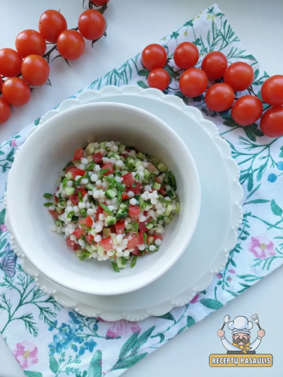 Tabulė (tabbouleh) salotos su perliniu kuskusu ir daržovėmis