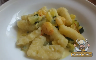 Bulviniai gnocchi virtinukai cukinijų ir krevečių padaže