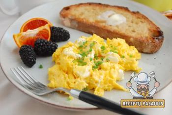 Scrambled eggs receptas - plakta kiaušinienė su grietine