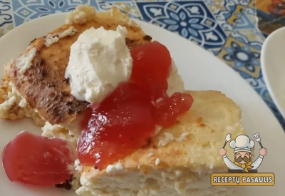 Grūdėtos varškės apkepas su obuoliais