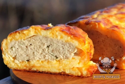 Kiaušinių ir maltos kiaulienos mėsos vyniotinis su sūriu