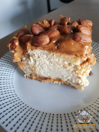 Varškės pyragas su karamele