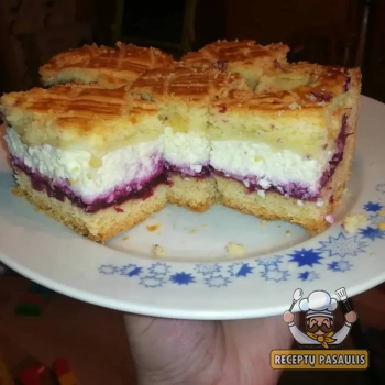 Tikrasis draugystės pyragas su varške ir uogiene