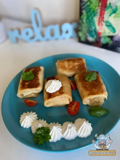 Lietiniai su krabų lazdelių, kiaušinių ir sūrio įdaru