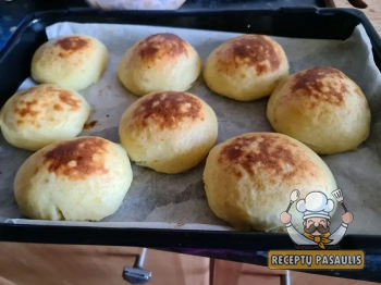 Orkaitėje kepti miltiniai blynai su pienu