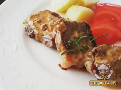 Kepta sultinga kiaulienos išpjova orkaitėje