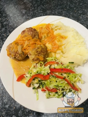 Skanūs kotletai be batono, morkų padaže