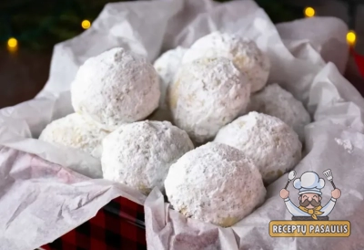Kalėdiniai sausainiai "Sniego gniūžtės" su riešutais