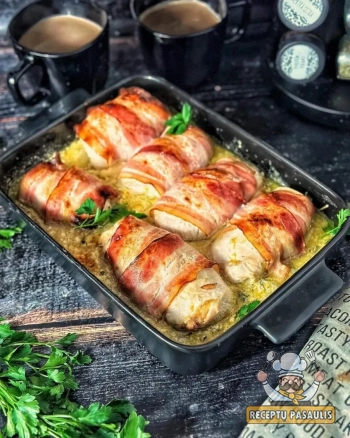 Greiti vištienos suktinukai su šonine ir mocarelos sūriu, kepti orkaitėje