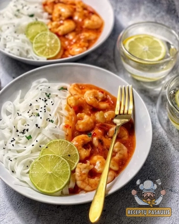 Karališkos krevetės su kokosų pienu ir česnakais