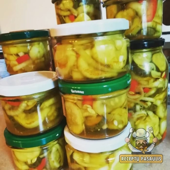 Aštrūs nekaitinti marinuoti agurkai žiemai