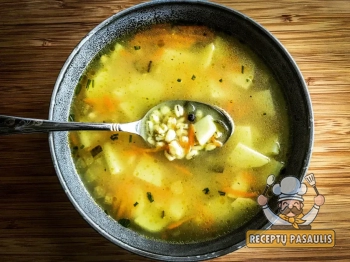 Agurkinė sriuba su raugintais agurkais ir perlinėmis kruopomis