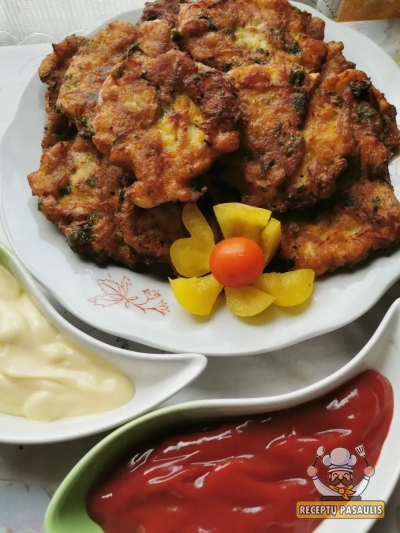 Paprasti žuvies blynai su morkomis ir majonezu