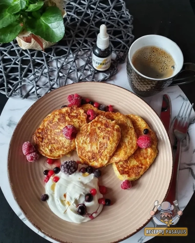 Paprasti moliūgų blynai su kefyru ir soda