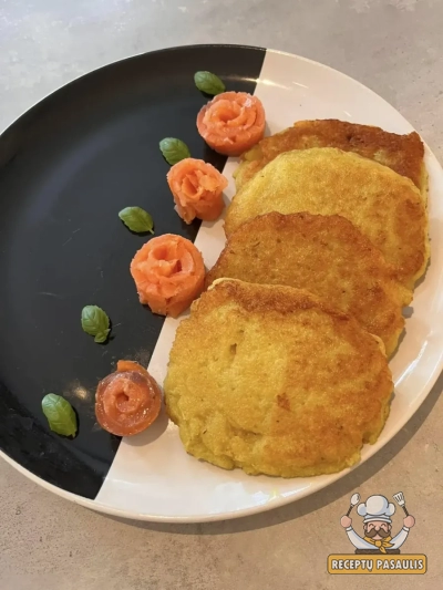 Bulviniai blynai su sūdyta lašiša