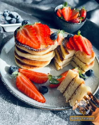 Saldūs blyneliai su rikotos sūriu