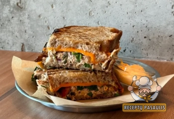 Tuna melt - keptas sumuštinis su tunu ir sūriu