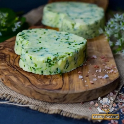 Naminis česnakinis žolelių sviestas