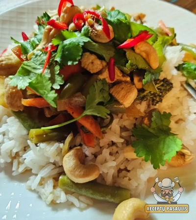 Chicken stir try - vištienos ir daržovių troškinys