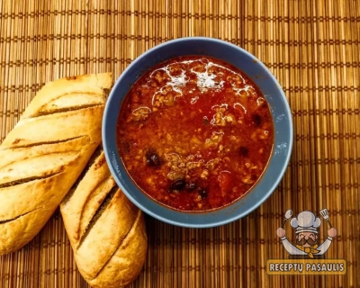 Aštrus pupelių ir maltos jautienos troškinys su konservuotais pomidorais bei sūriu