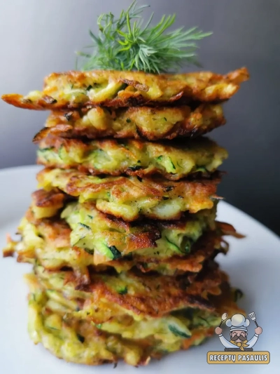 Skanūs cukinijų blynai su varške ir mocarelos sūriu