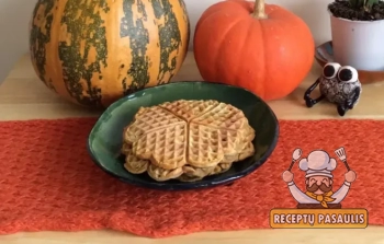 Moliūgų vafliai su pienu