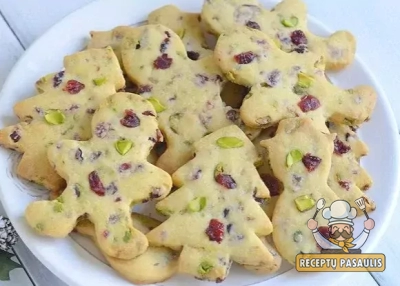 Sviestiniai sausainiai su spanguolėmis ir pistacijomis Kalėdoms