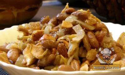 Kalėdinė arba Kūčių mišrainė su pupelėmis, džiovintomis spanguolėmis