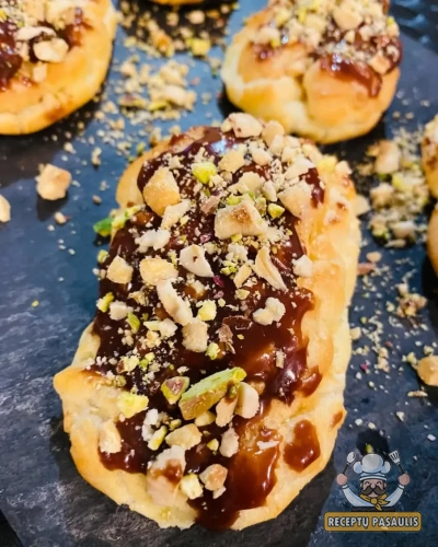 Dangiški eklerai su vaniliniu kremu