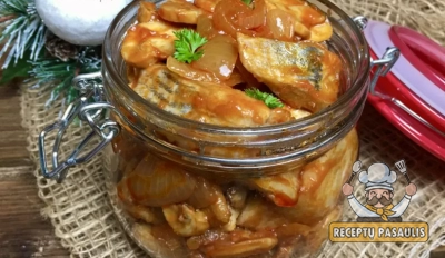 Silkė su kmynais, paprikomis, svogūnais ir pievagrybiais