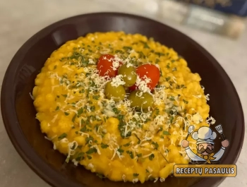 Paprasta žirnių košė su prieskoniais ir sviestu