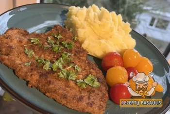 Vienos kepsnys - šnicelis, keptas keptuvėje