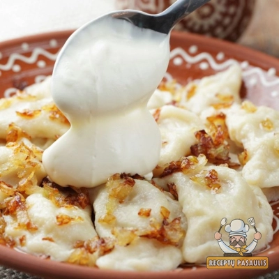 Kūčių pyragėliai / virtinukai su džiovintais grybais ir svogūnais