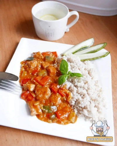 Paprastas ir skanus vištienos guliašas su daržovėmis