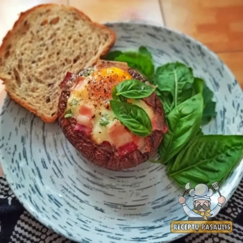 Įdaryti portobello grybai su šonine ir sūriu