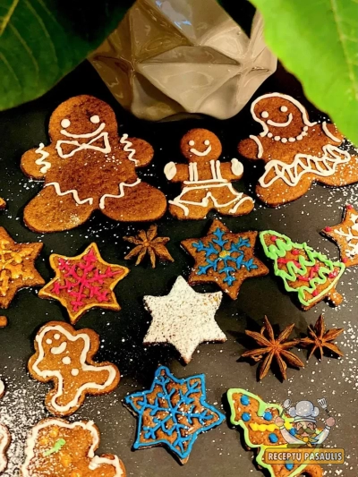 Skaniausi paprasti trapūs kalėdiniai imbieriniai sausainiai