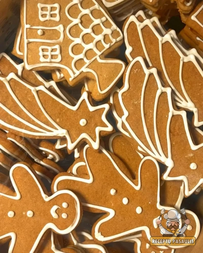 Skaniausi kalėdiniai meduoliai su sviestu ir rudu cukrumi